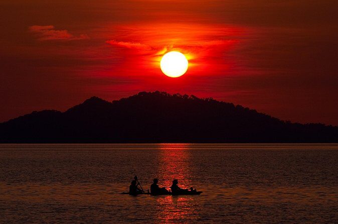 Illuminated Night Kayaking at the Elysian Resort - The Guide Factor: How Kai, Jordan, and the Team Keep It Fun