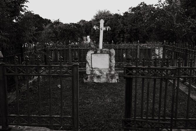 St. Croix Ghost Tour of Historic Christiansted - What the interior moments add: mirrors and hotel stops