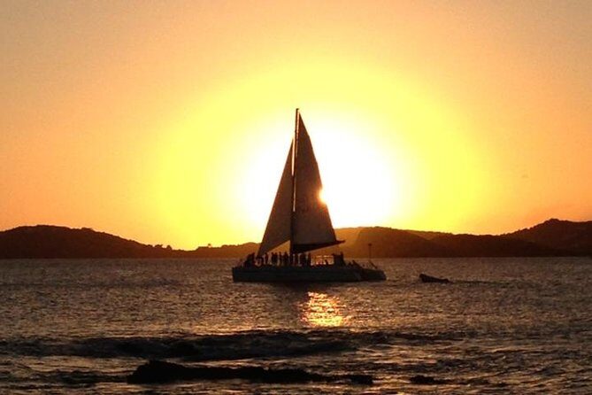 Sunset Sail with Cocktails and Appetizers - Snacks and drinks: open bar value, plus a reality check