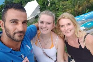 Vi Top Taxi & Tours USVI-Scenic Island Tour ,St. Thomas - Mountain Top on St. Peter Mountain: Magens Bay views plus duty-free browsing